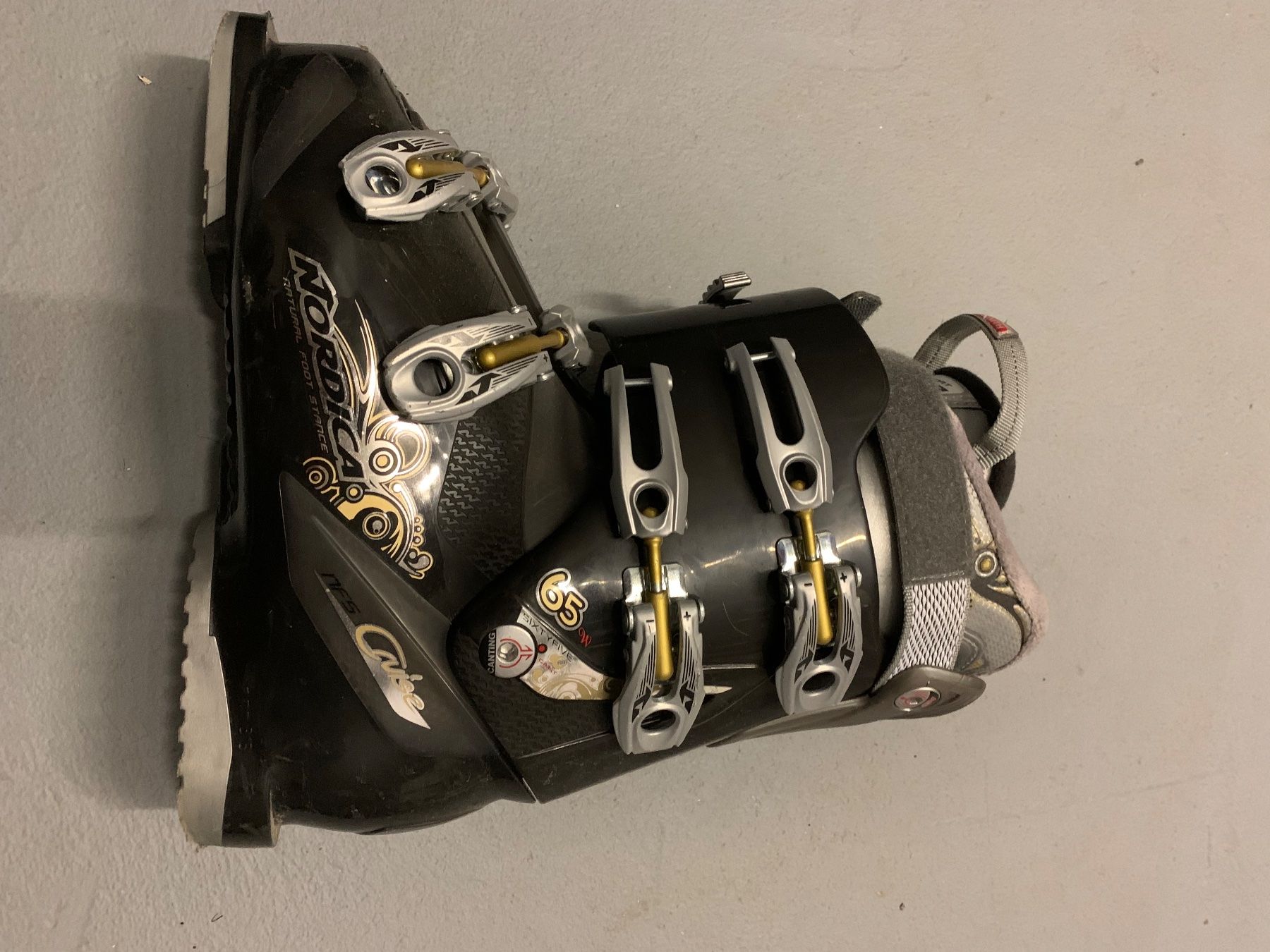 Nordica Damenschuhe: Damen Skischuh Nordica – Gebraucht aus Mollis von
