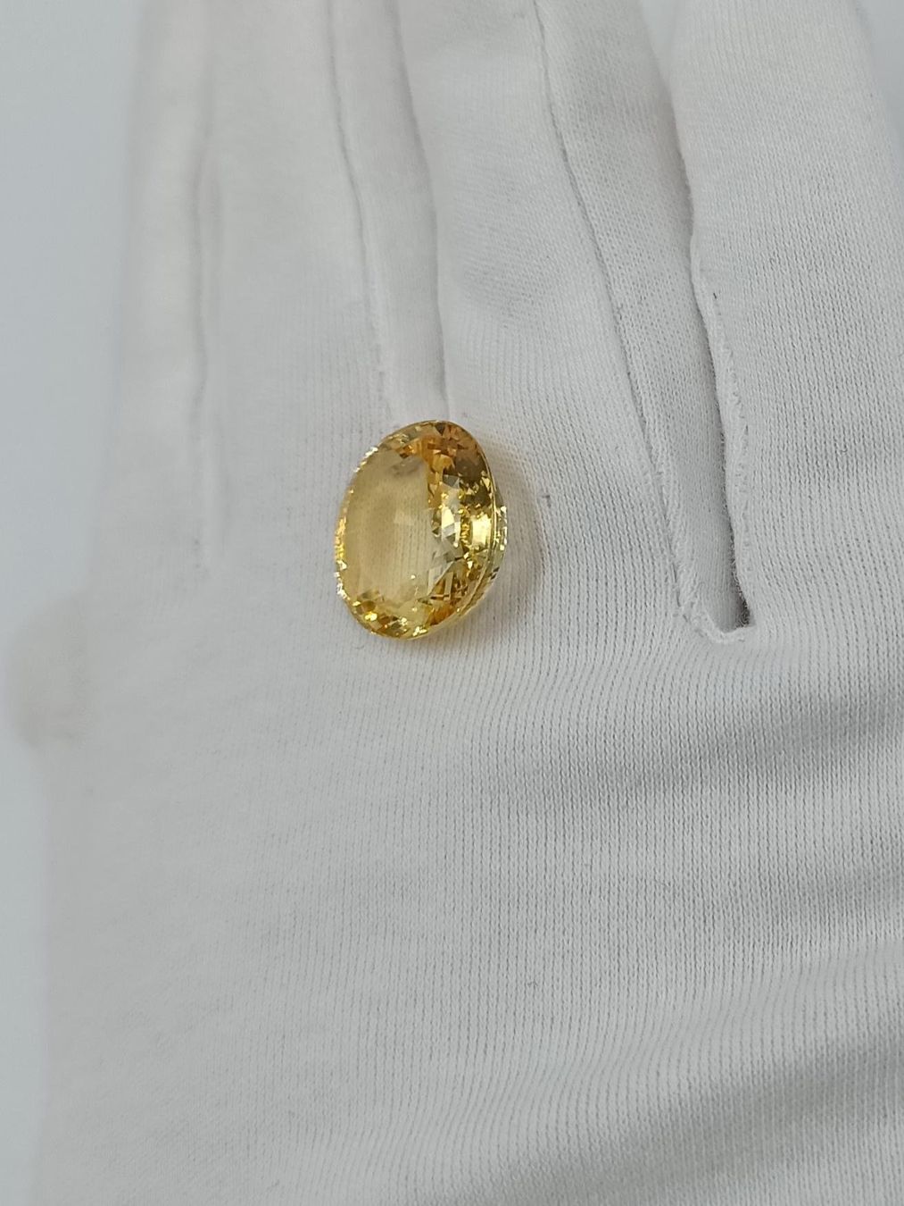 Pietre preziose: 1 GELBER  SAPHIR, 17.93 CT. – Usato da Luzern venduto da EdiGem 8