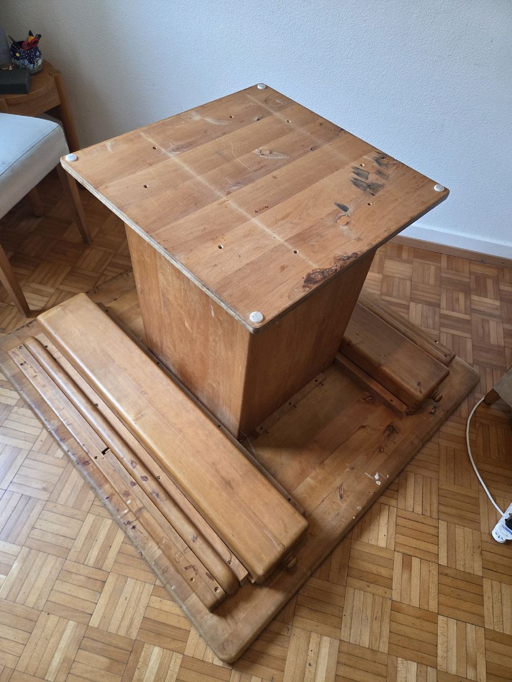 Tavoli: GRATIS Massiver Holz Tisch mit Schubladen – Usato da Winterthur venduto da Veteran-67 5
