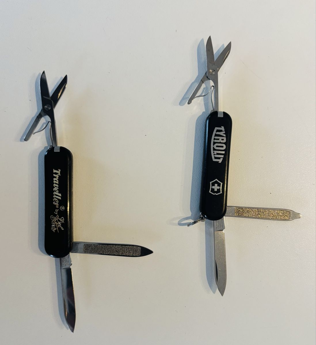 Victorinox Coltelli tascabile: 2 Victorinox Messer, Schwarz 58mm – Usato da Aarau venduto da Wolli85 1
