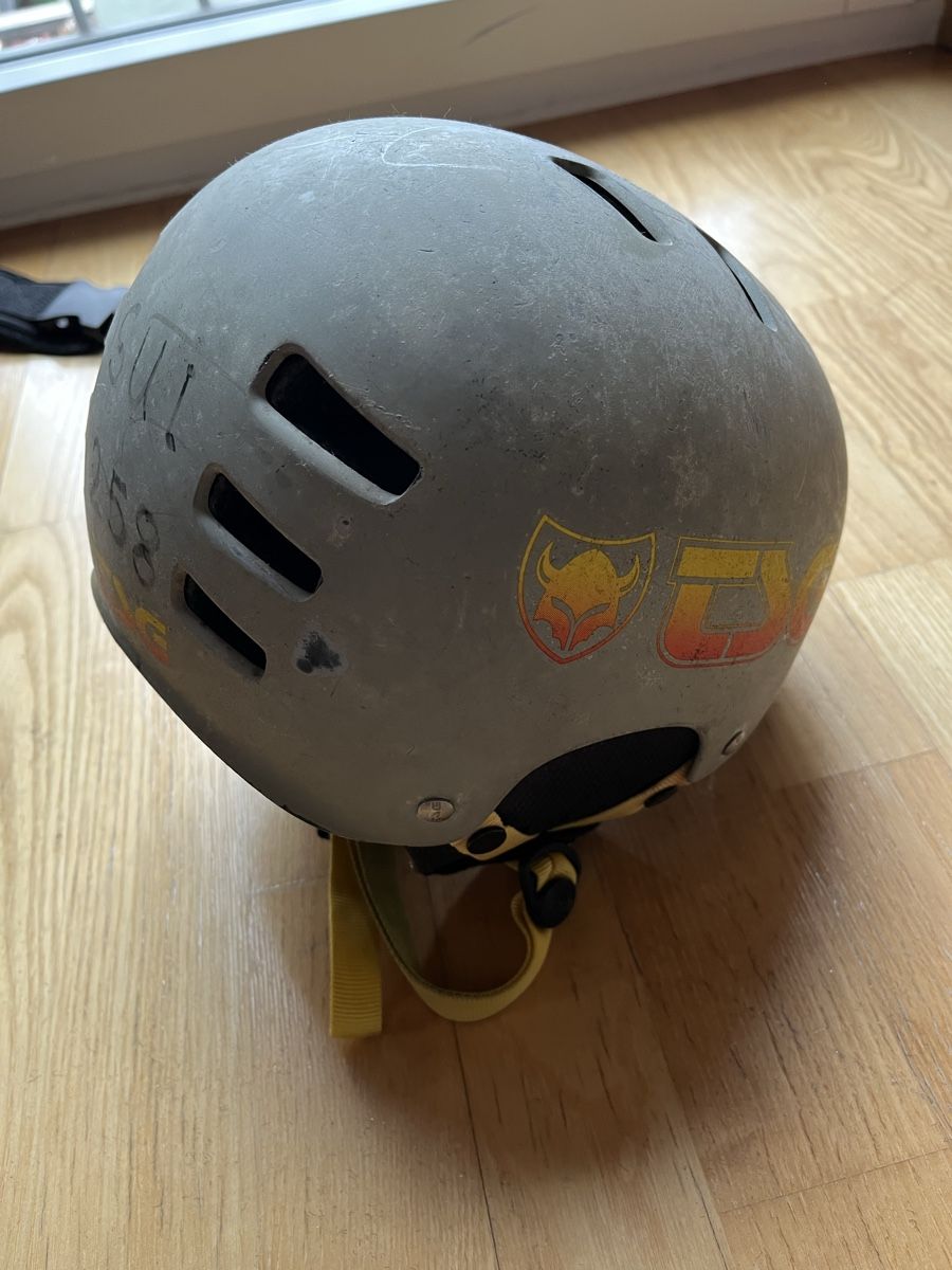 Caschi: Helm für Wassersport – Usato da Jona venduto da Merchandise 2