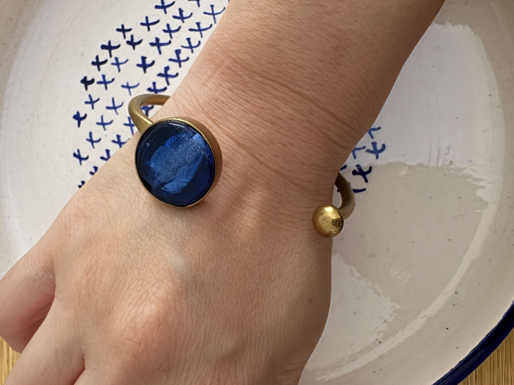 Bracciali & Braccialetti: Cuff bracelet with bright blue glass – Nuovo (secondo la descrizione) da Zürich venduto da kri_zhv2 1