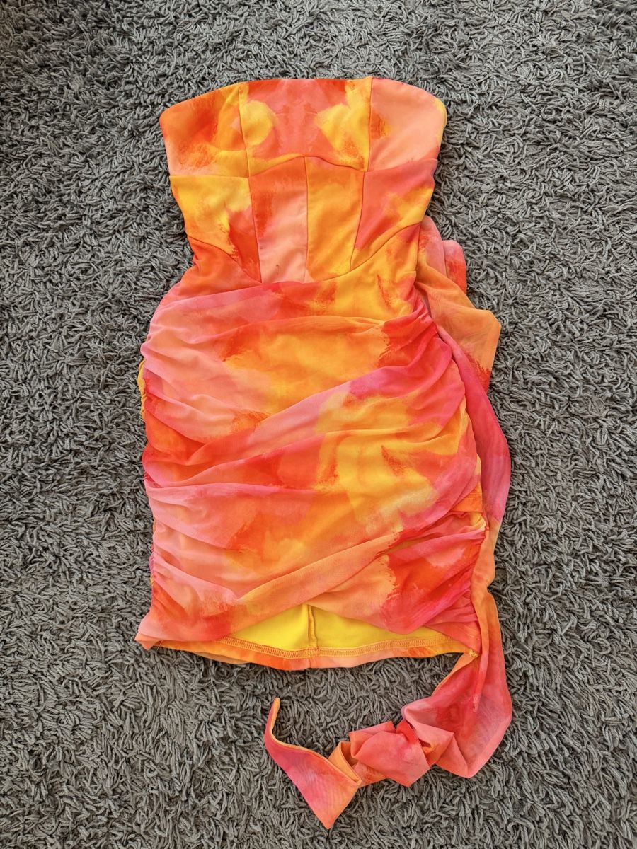 Kleider: Kleid orange, pink – Gebraucht aus Frümsen von laura002 2