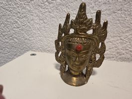 Buddha Kopf Messing mit rotem Stein. Für Räucherstäbchen. 