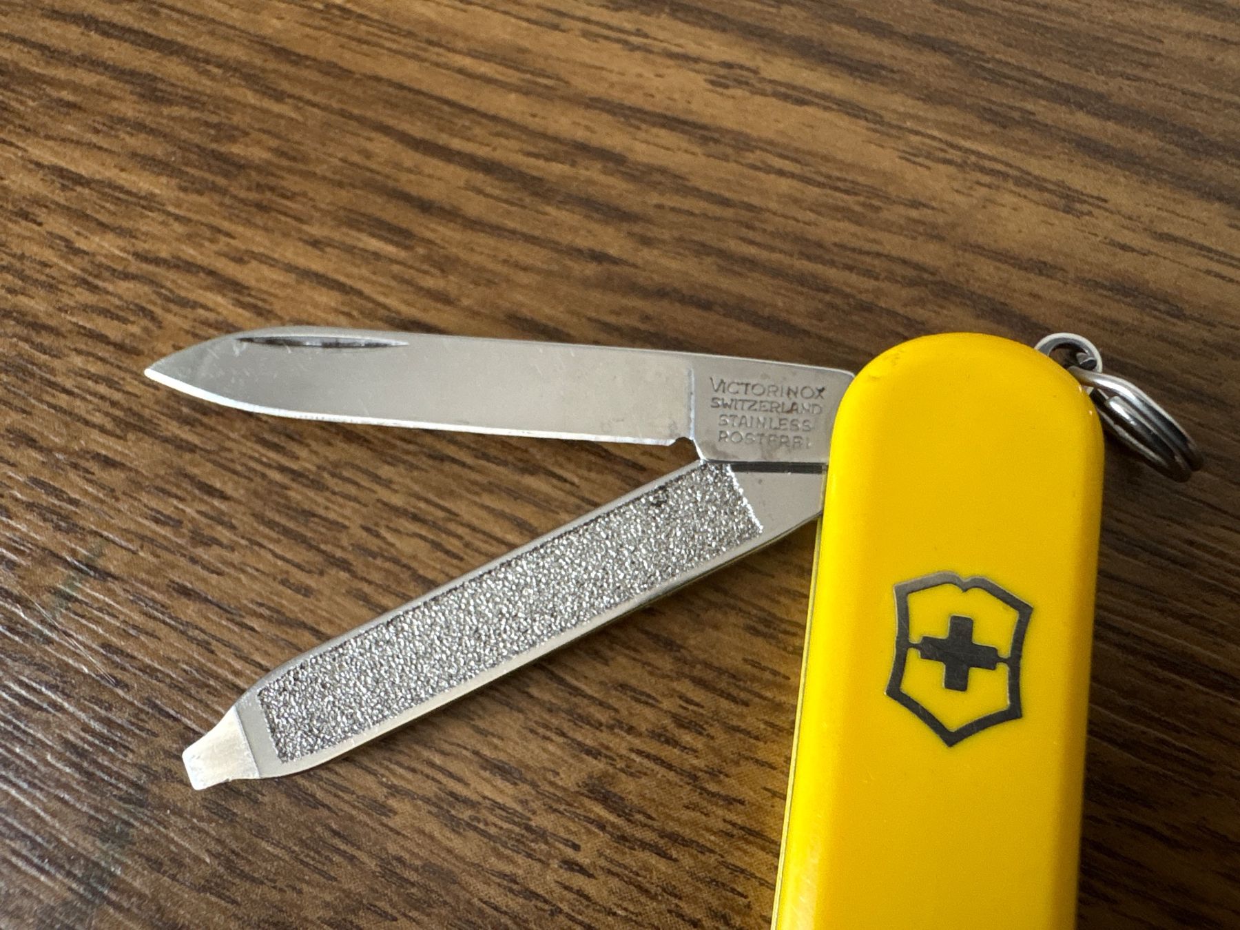 Victorinox Coltelli tascabile: VICTORINOX - Classic yellow - Sackmesser – Usato da Andwil SG venduto da Rainboli 3