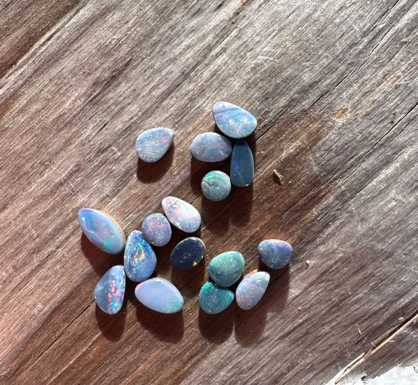 Fossili: 16 x  Opal Cabochons winzig!  echt! DOUBLET   aus Australien – Nuovo e nell'imballaggio originale da Leuggern venduto da gemshow 2