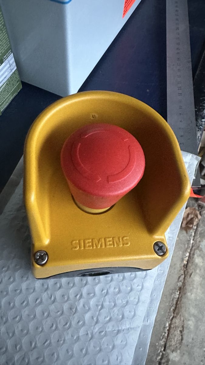 Siemens Schalter: Siemens Notausschalter – Neu (gemäss Beschreibung) aus Tägerwilen von picture-dreams