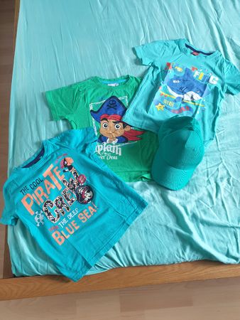 3 T-Shirts Gr. 104/110 & neues Cap 52cm, Sommer Set für Jung