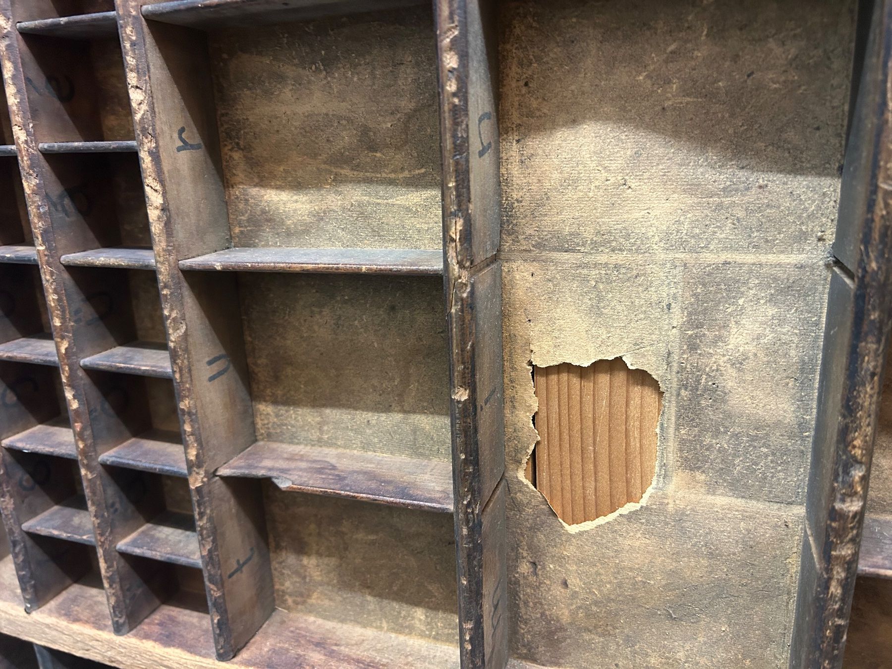 Articoli in legno: Antiker Setzkasten, 63x97 cm – Usato da Zürich venduto da nicoleichholzer 1