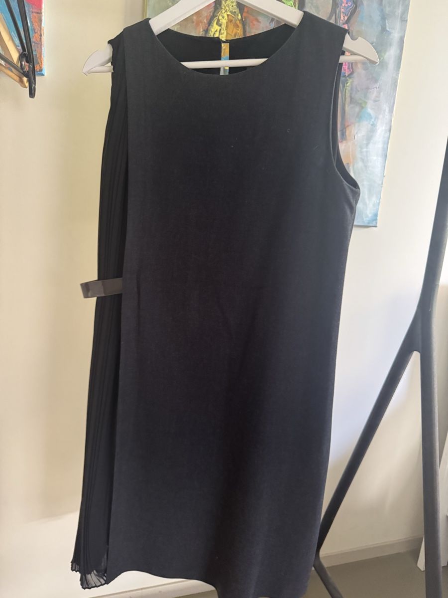 Vestiti: Black Pleated Business Dress – Usato da Zürich venduto da alieacelina
