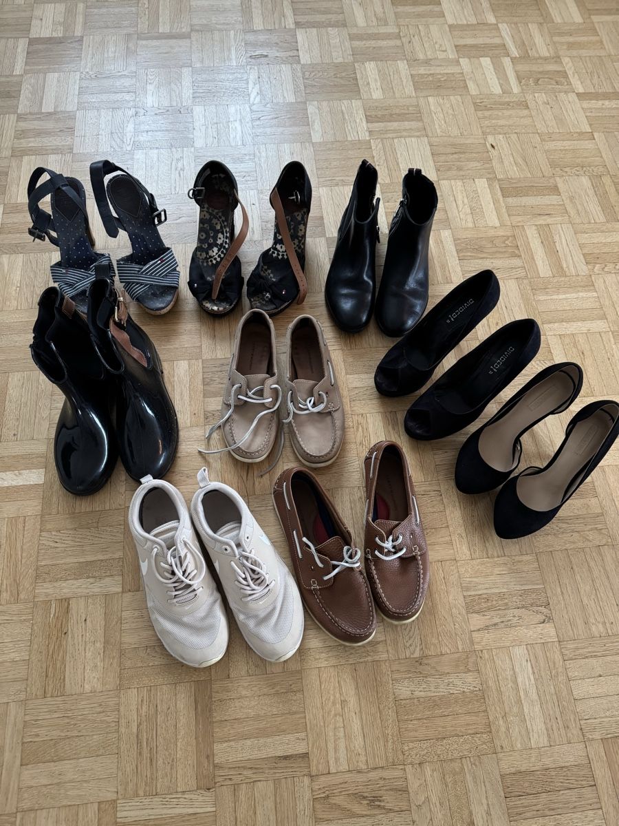 Scarpe da donna: Damenschuhe Paket Gr. 37 div. Marken – Usato da Zürich venduto da Kia78