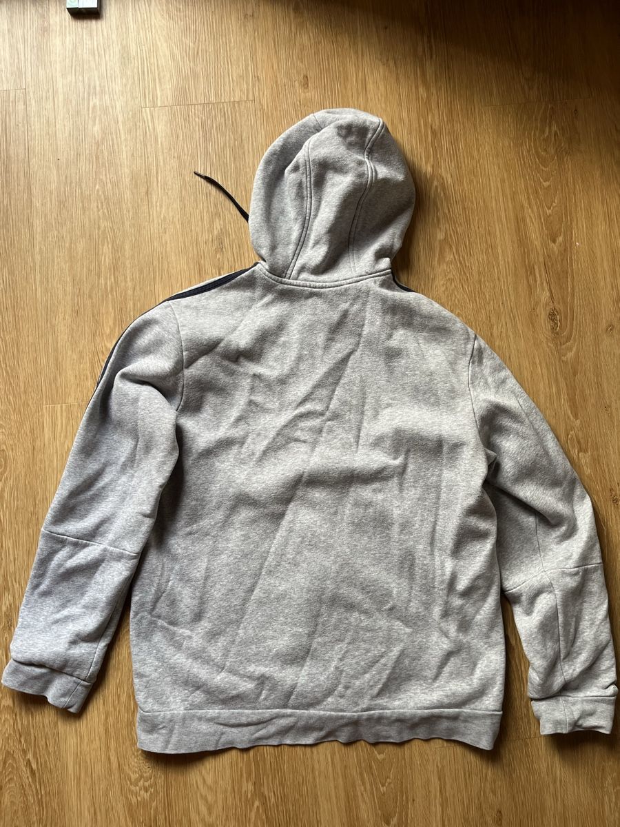 Adidas Giacche: Hoodie Adidas grau Grösse L  – Usato da Zürich venduto da jaelllara 1