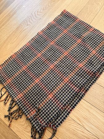 Schwarz-orange karierter Schal Urban Outfitters