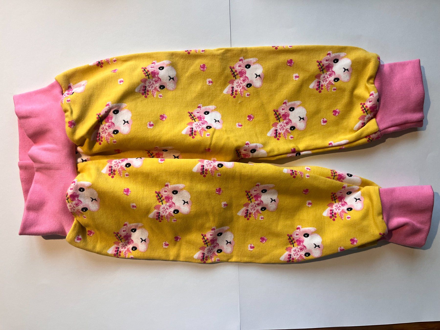 Hosen: 1 Kinderhose selbst genäht – Neu und originalverpackt aus Büsserach von bor_s88m
