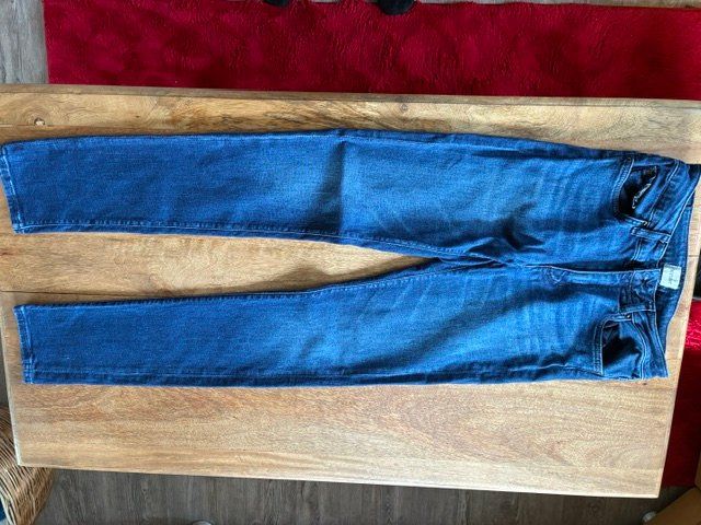 Jeans: Damenjeans – D'occasion à Leuzigen par bnbz101
