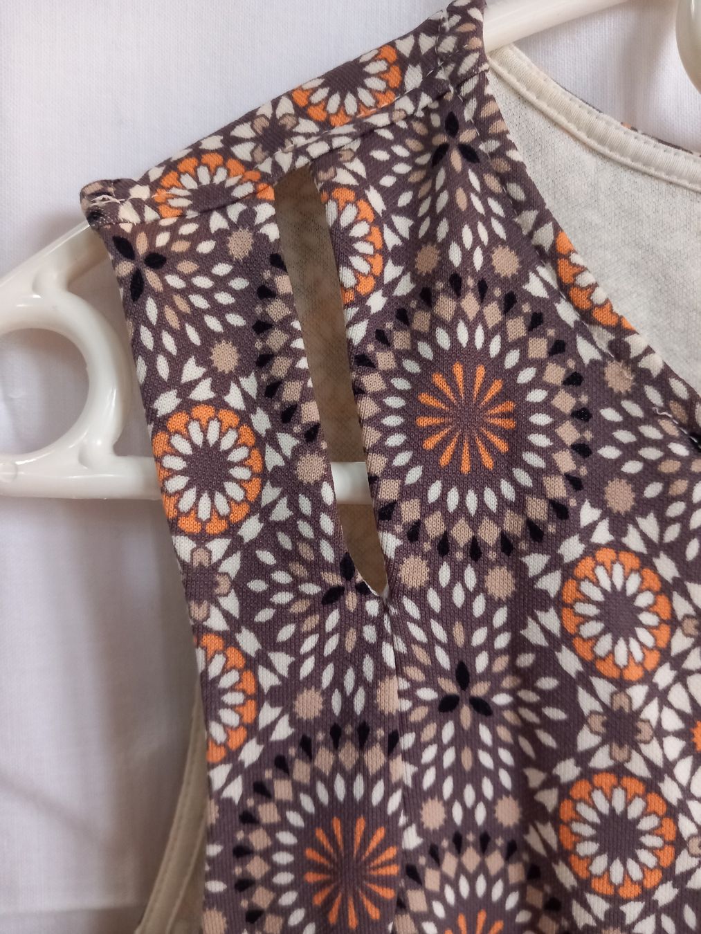 Comma Vestiti: Robe Comma sans manches à motifs mandalas – Usato da Faoug venduto da per_kp6r 2