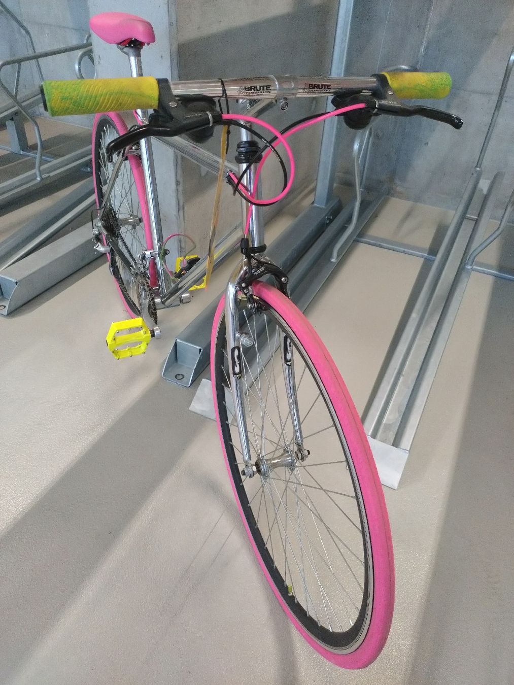 Biciclette: Vélo Sunn Force 28' Rose Pimped ! – Usato da Farvagny-le-Grand venduto da LaCaverne 5