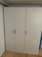 Kleiderschrank weiss 3-tuerig in gutem Zustand, viel Platz!