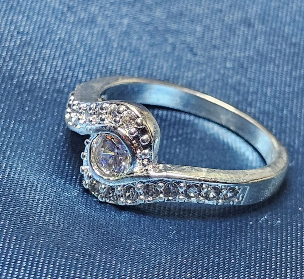 Anelli: Eleganter Ring mit Zirkonia, versilbert Gr.8 – Nuovo (secondo la descrizione) da Grenchen venduto da lei_tjl5 1