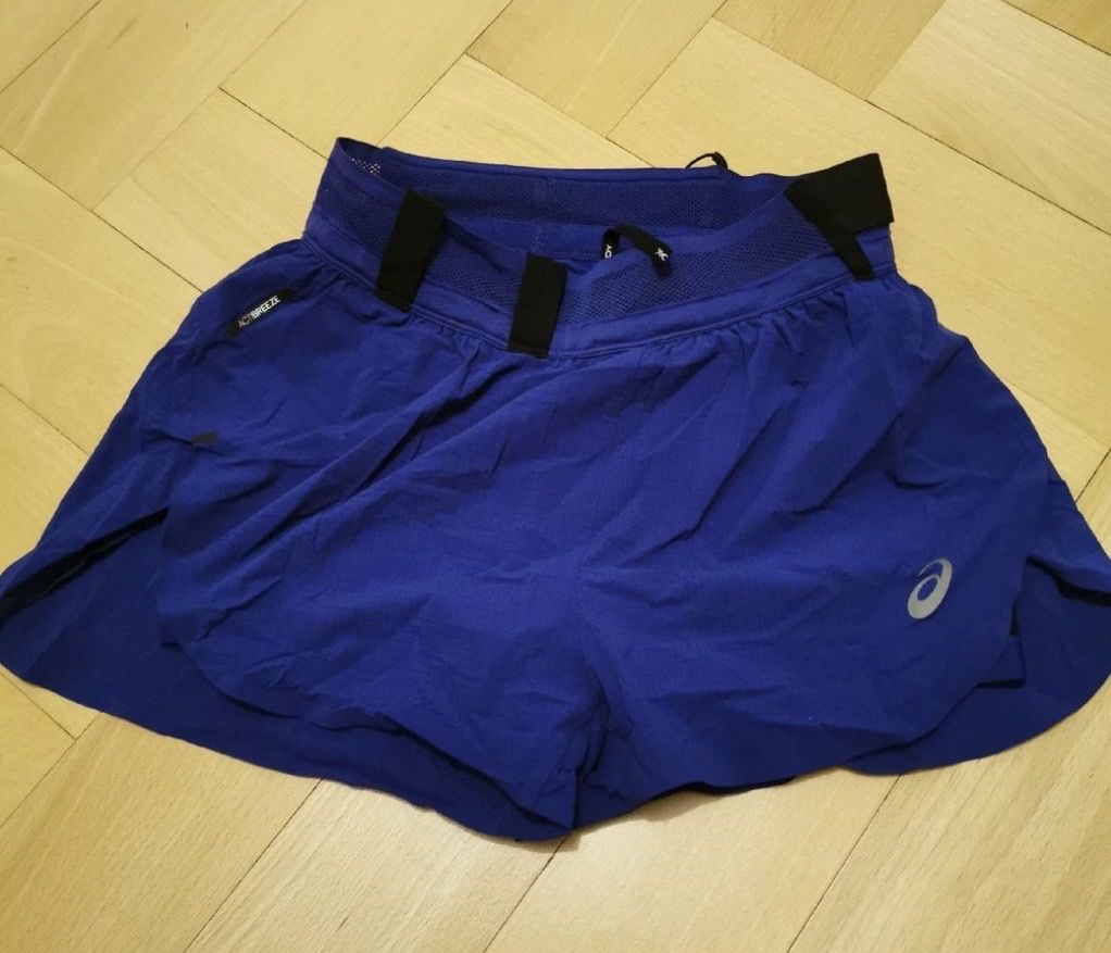 Asics Pantalons: Asics Meta Run Laufshorts Gr. S – D'occasion à Zürich par vintage_for_you