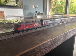 Märklin SBB Re 420 LION + 3 Doppelstockwagen + Vitrine