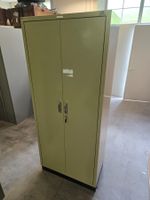 massiver Metallschrank mit 4 Tablaren 83x50cm H: 199cm 350.-