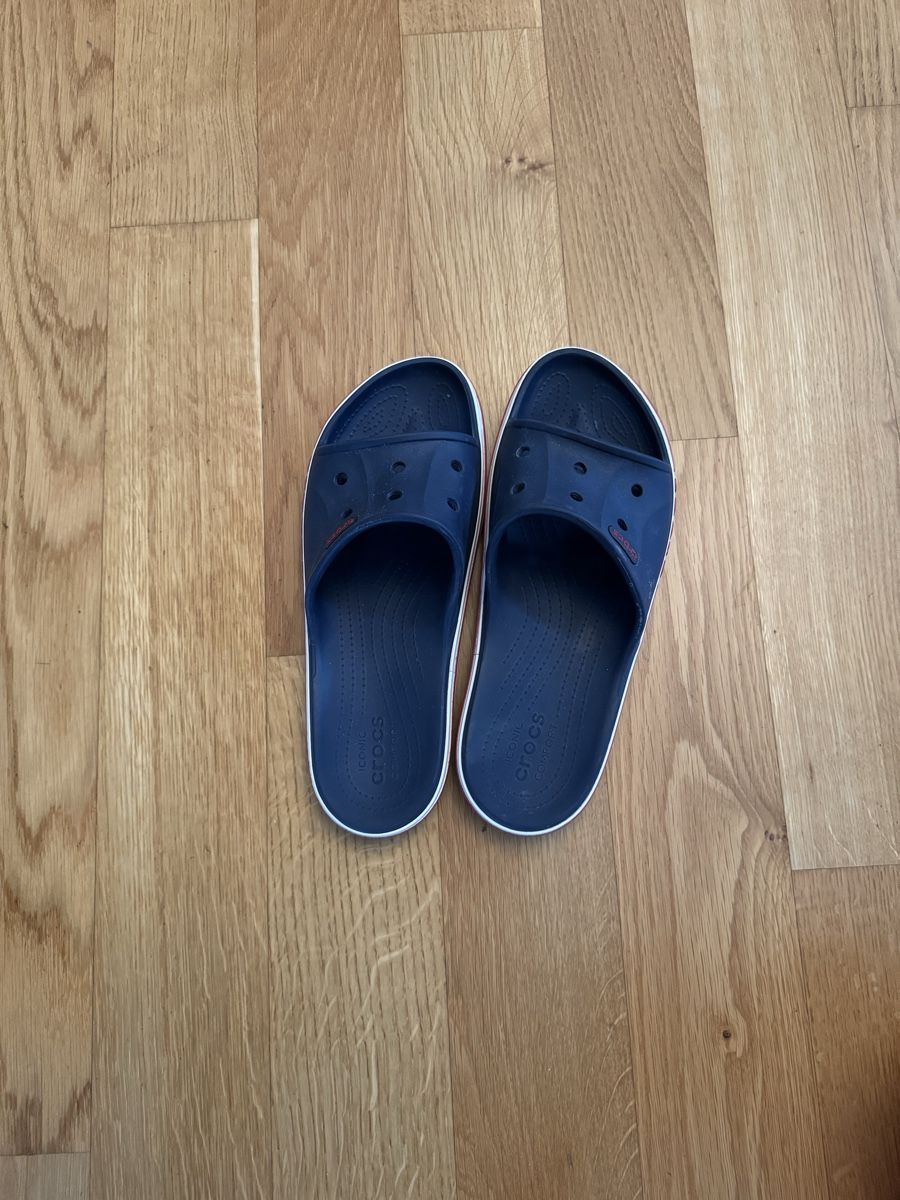 Crocs Scarpe da uomo: Crocs Herren Badelatschen, dunkelblau, Gr. 42/43 – Usato da Witterswil venduto da salunisa