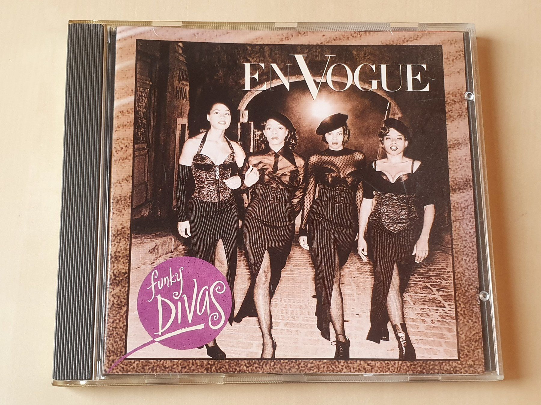 CD: En Vogue Funky Divas – Usato da Stansstad venduto da collectorsshop
