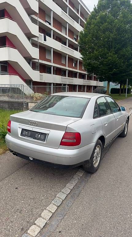 Automobili: Audi A4 B5 2.4 V6 Automat!  – Usato da Embrach venduto da siiviisii 2