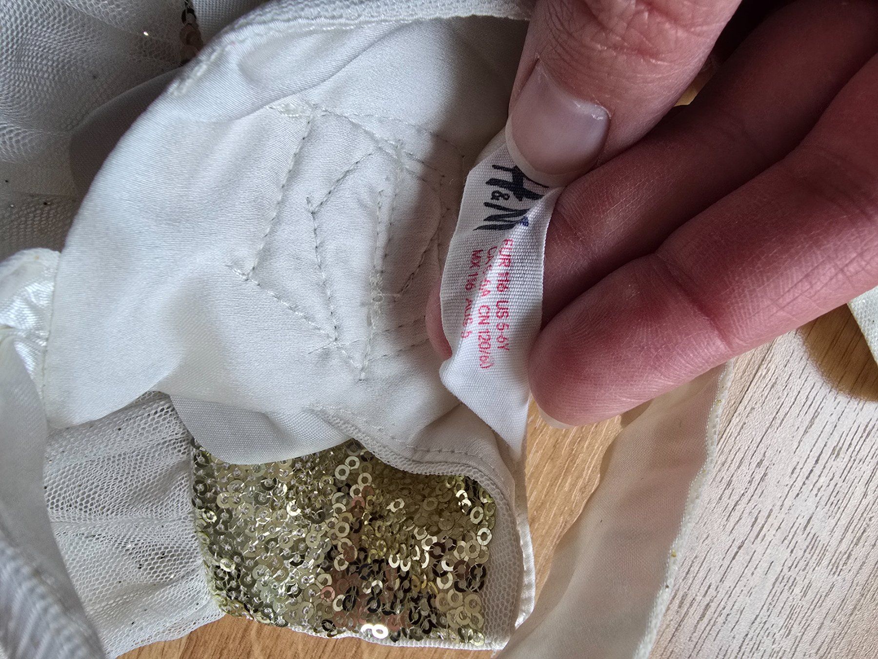 Vestiti & Gonne: Hübsches Kleid Gr. 116 mit Fleck – Usato da Büttikon AG venduto da Amineah 3