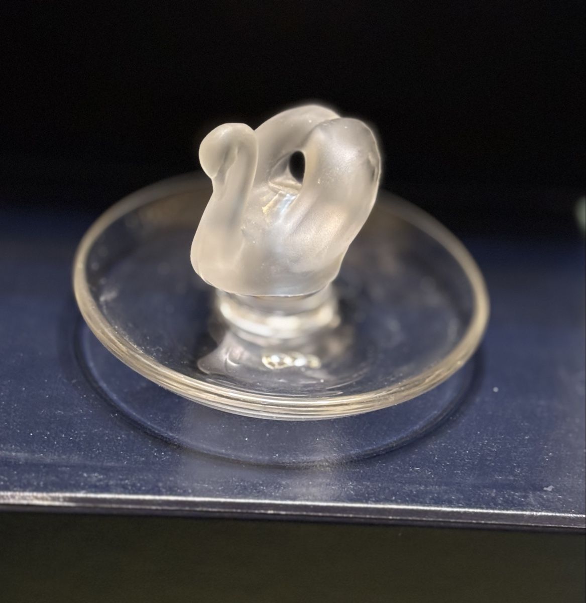 Lalique Figuren: LALIQUE SCHWAN FIGUR AUF UNTERTELLER – Neu (gemäss Beschreibung) aus Adlikon b.Regensdorf von Crystaldragon09 1