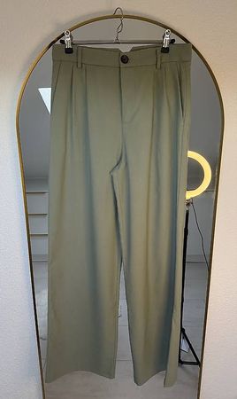 Bershka Stoffhose in Salbeigrün  Größe 36 