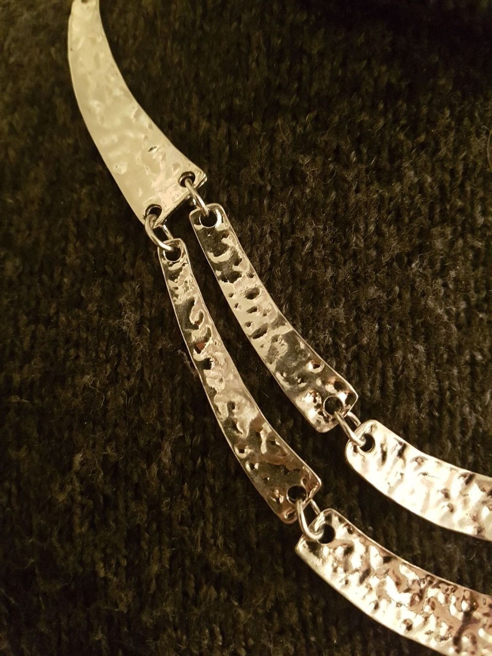 Catenine: Kette mit langen geschl. Metallplättchen – Usato da Ettingen venduto da Maranathatalitha 1