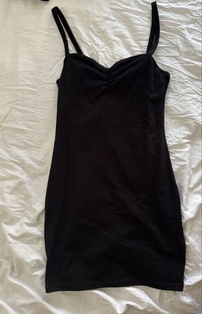 Kleid schwarz Divided von H&M eng anliegend Grösse S