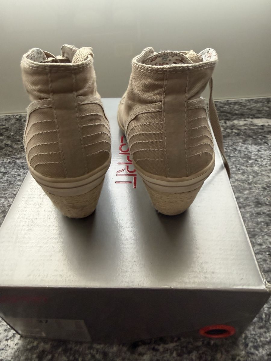 Scarpe da donna: Sneakers Esprit beige con zeppa, taglia 37 – Usato da Roveredo GR venduto da ang_cc9l 1