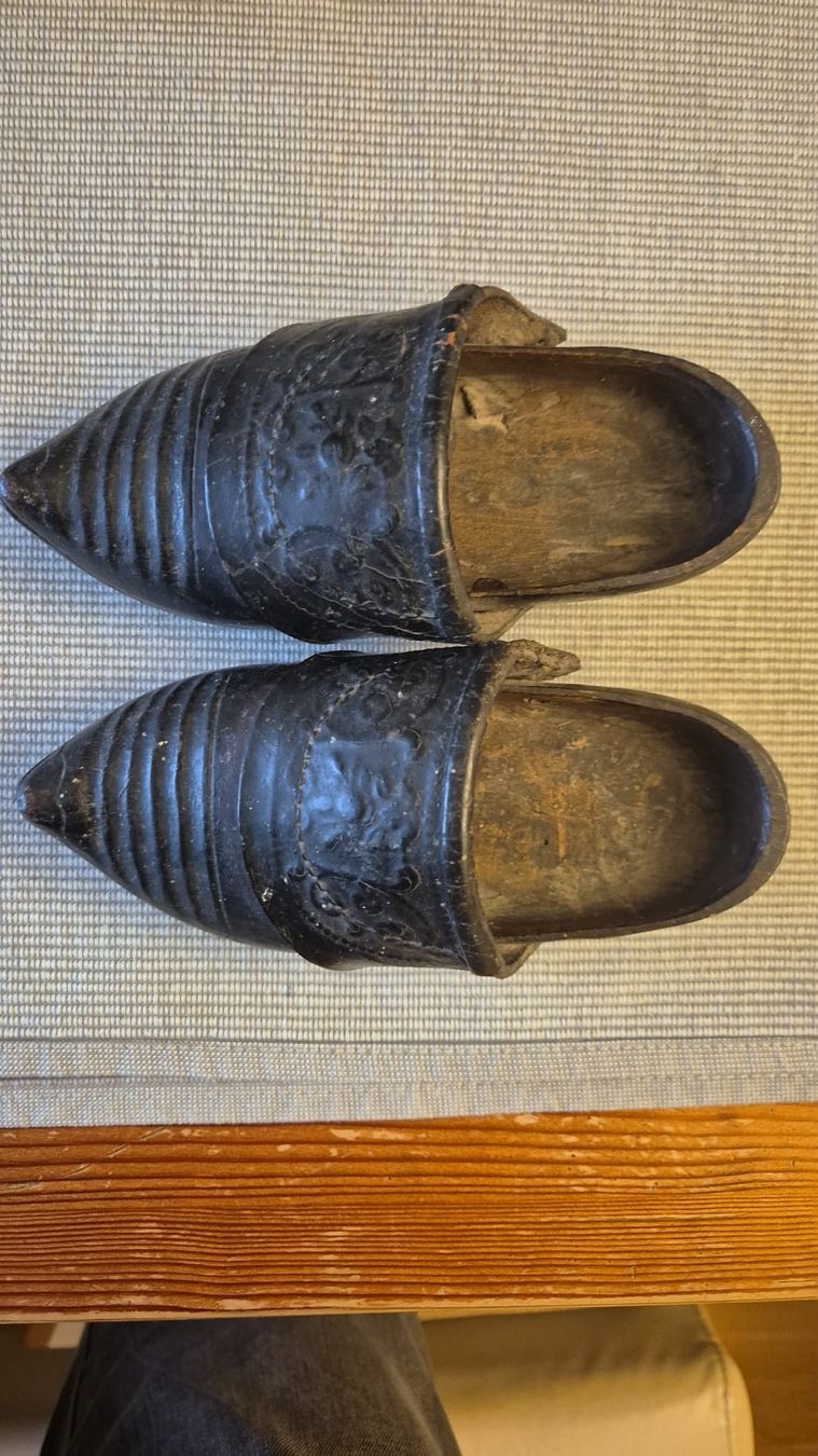 Chaussures garçon: Antike Holzschuhe / Clocks – D'occasion à Fislisbach par mka_km8f 2