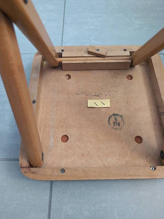 Hocker: Klappstühle / -hocker aus Holz und Kunstleder – Gebraucht aus Sirnach von Maurizio_Mo 2
