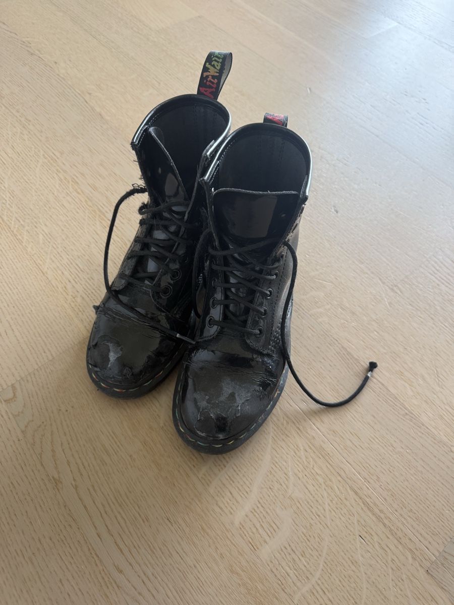 Dr. Martens Chaussures hommes: Doc Martens rainbow shimmer Gr. 37 – D'occasion à Langenthal par Salipali
