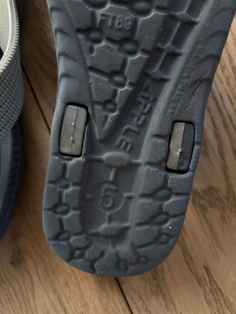 Damenschuhe: Flip Flops Marke Apple Grösse 38/   Euro5  dunkelblau – Gebraucht aus Appenzell von babet01 1