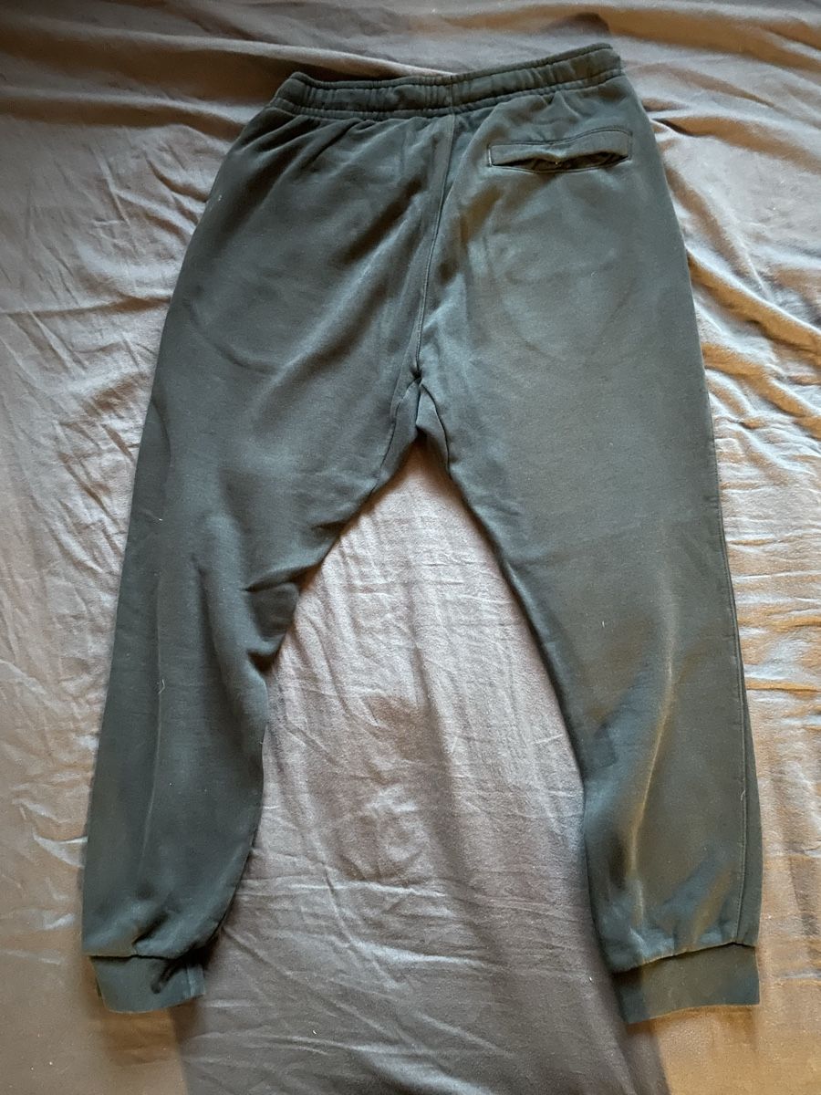 Nike Pantaloni: Nike Jogginghose schwarz Grösse S – Usato da Spreitenbach venduto da dar_26yd 2