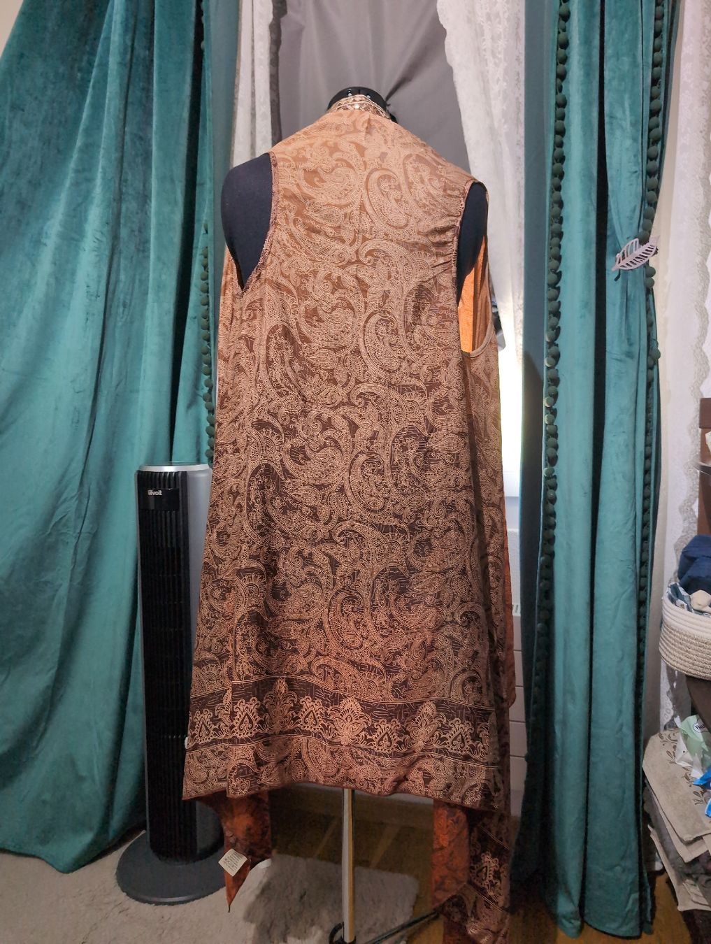 Gilet & Giacche senza maniche: Weste Braun Paisleymuster mit Borte Damen  – Nuovo (secondo la descrizione) da Busswil BE venduto da MissMuffin 4
