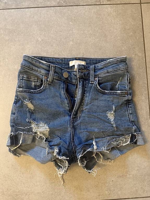 H&M Jeans: Hot Pants aus Jeans – Gebraucht aus Zürich von ama_j5cz
