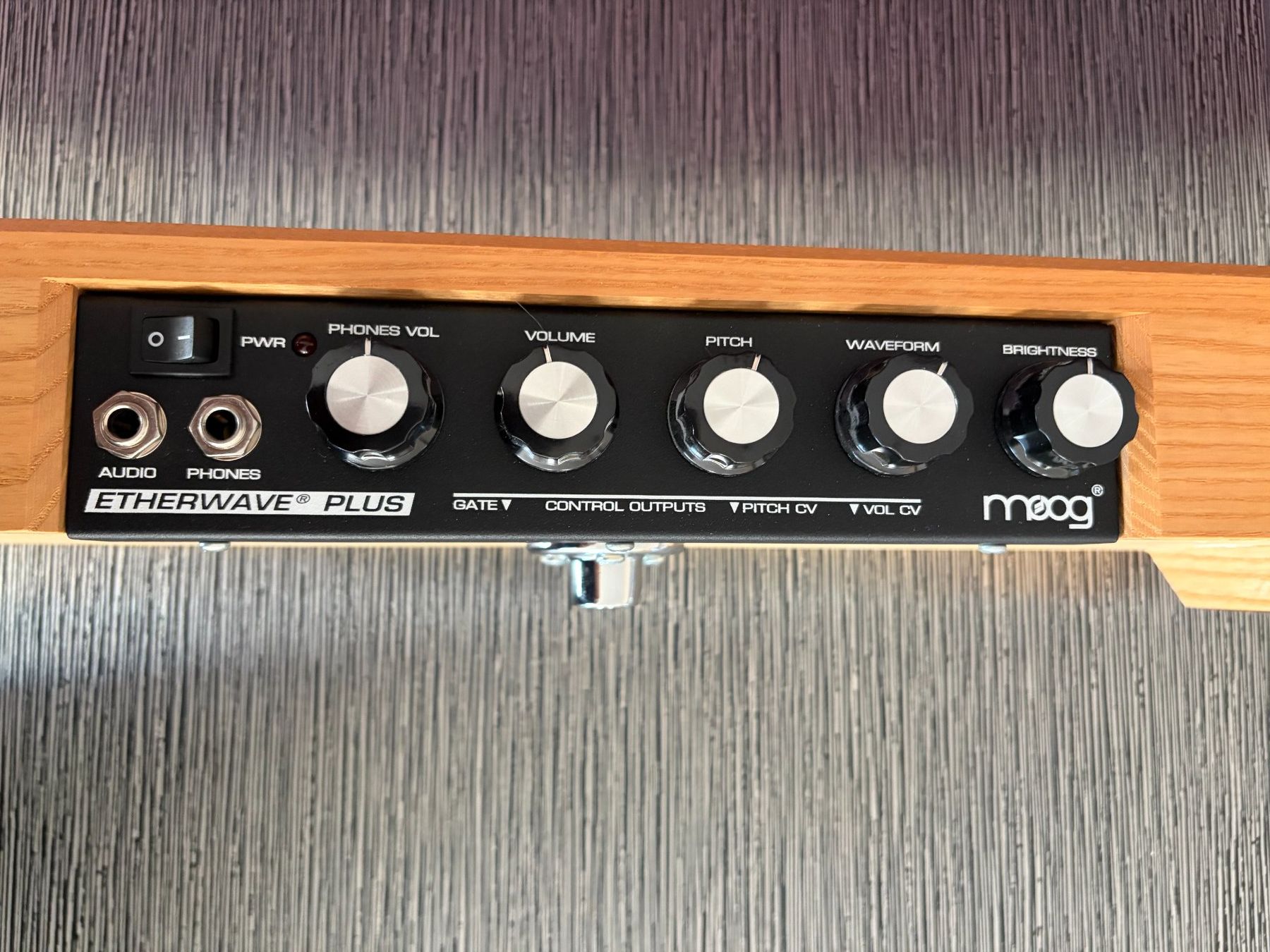 Moog Strumenti musicali: Moog Etherwave Plus Theremin Instrument Holz – Usato da Boll venduto da Andre078 1