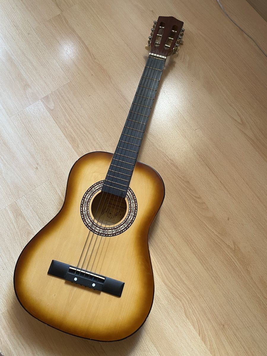 Strumenti musicali: Guitare acoustique pour enfant – Usato da Rochefort venduto da runeii