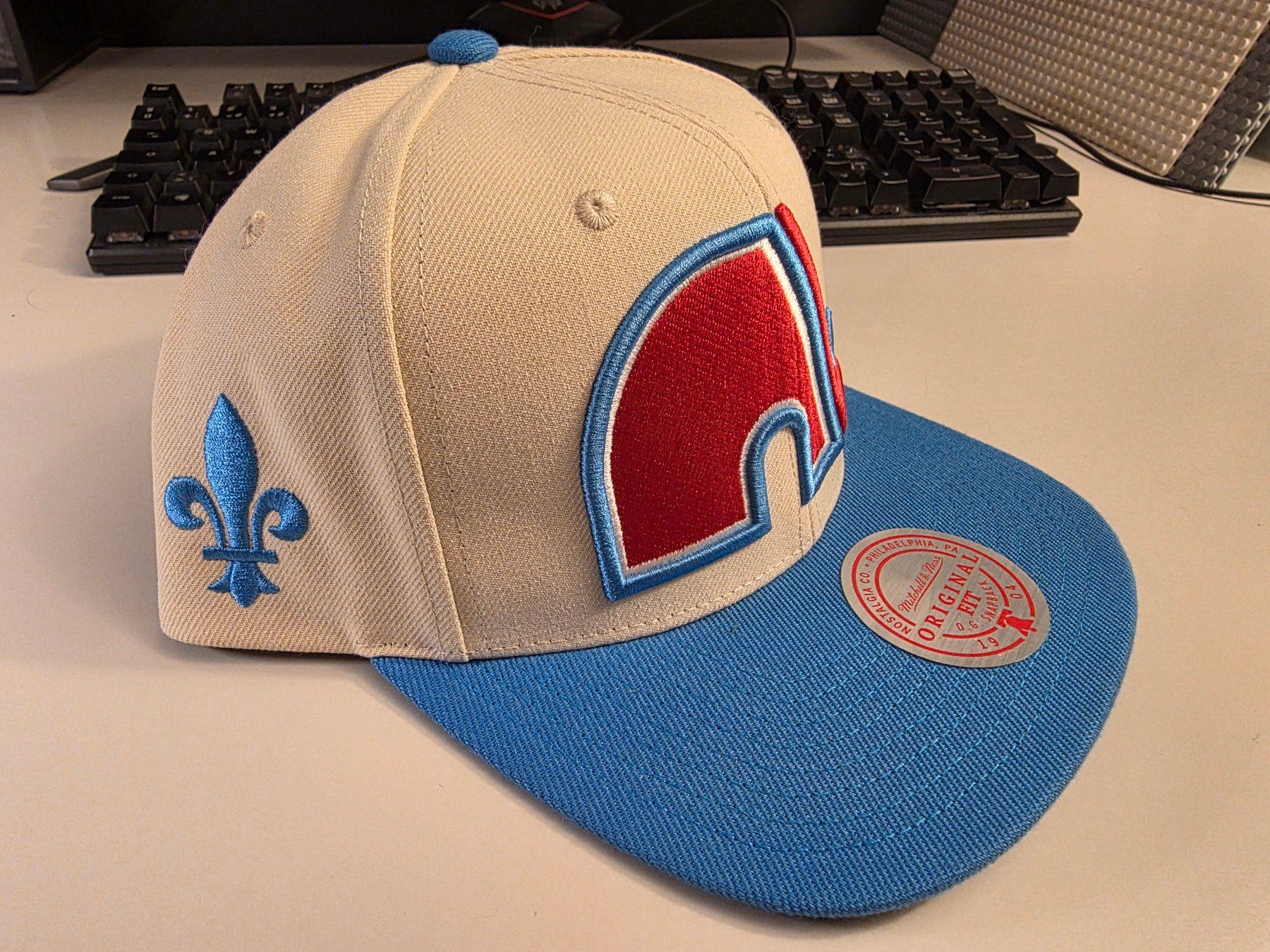 Mitchell & Ness Copricapi, berretti & cappellini: Cap Mitchell & Ness Original Fit Snapback Quebec Nordiques – Nuovo e nell'imballaggio originale da Mörigen venduto da Gadgeteer 1