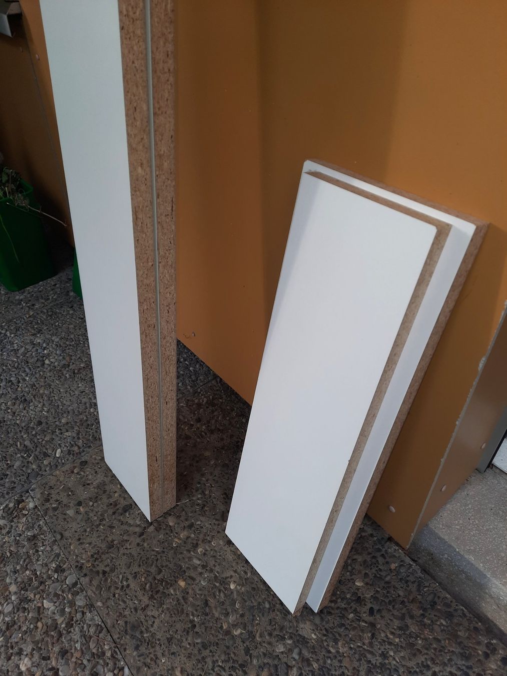 Altri materiali per l'edilizia: Spanplatten Bretter weiss – Usato da Thalwil venduto da romfi_ 1