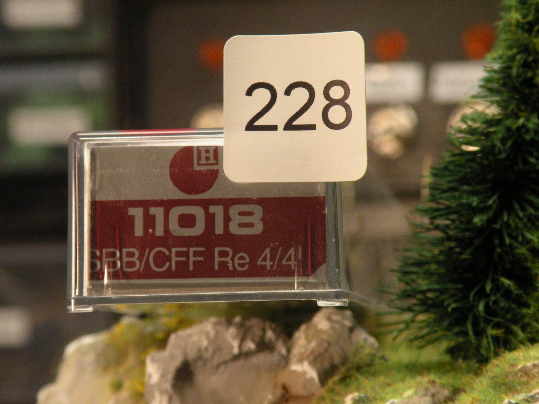 Hobbytrain Modellini di ferrovie: SBB CFF Lok Re 4/4 I  TEE, N, 228 – Usato da Steffisburg venduto da loki36 3