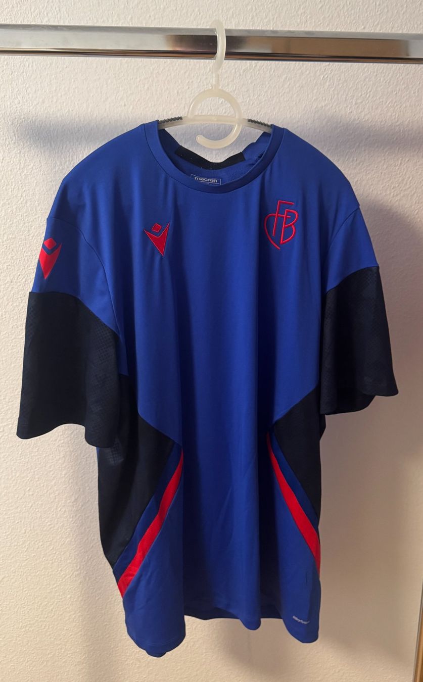Leibchen & Hosen: FC Basel Original Trainingstrikot Macron 4XL – Gebraucht aus Birsfelden von Vossi2