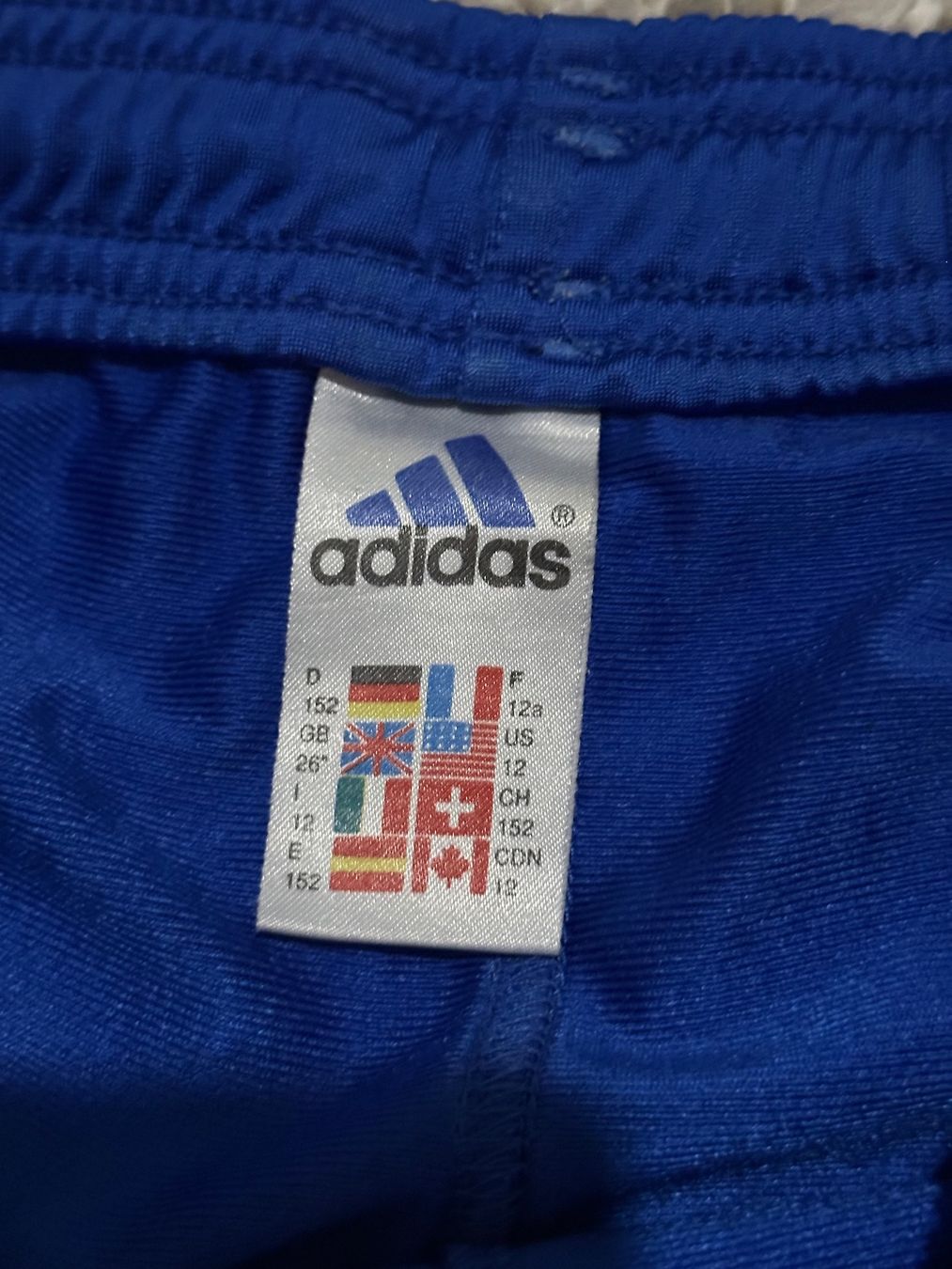 Adidas Pantaloni: Adidas Shorts Gr.152 – Usato da Bern venduto da BrandVilla 2