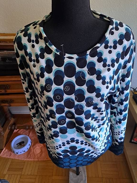 Pulls & Sweat-shirts: Pull longue manche – D'occasion à La Chaux-de-Fonds par atipik